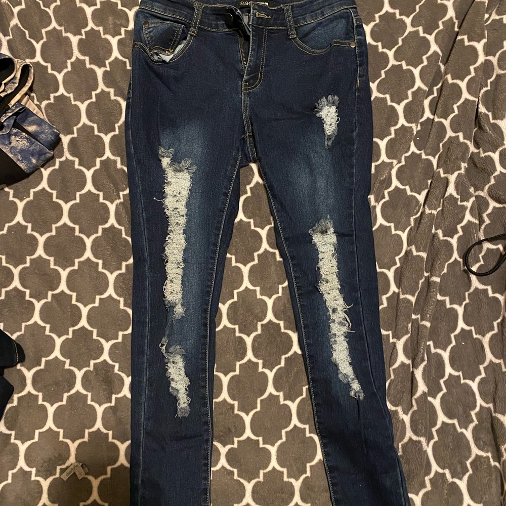 Fashion nova skinny ripped jeans